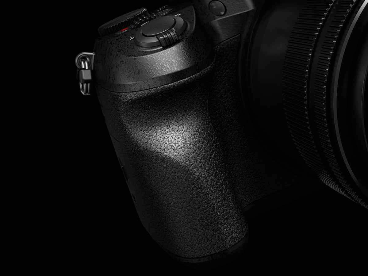 4K Point and Shoot Camera with 20X LEICA DC VARIO-ELMARIT Lens I195