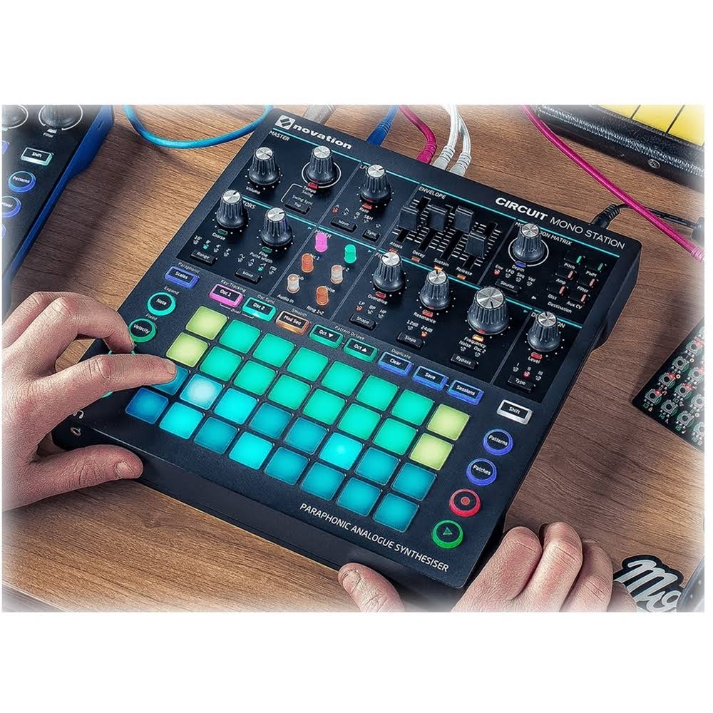 Paraphonic Analog Synthesizer A882133