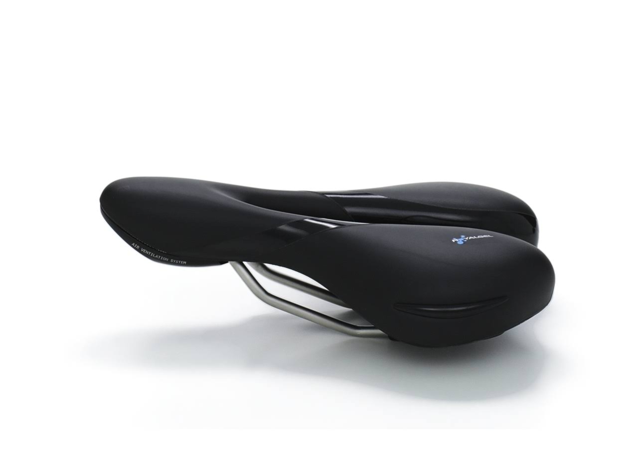 Moderate Black Saddle L945755