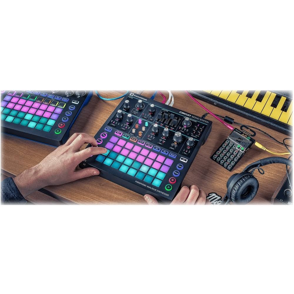 Paraphonic Analog Synthesizer A882133