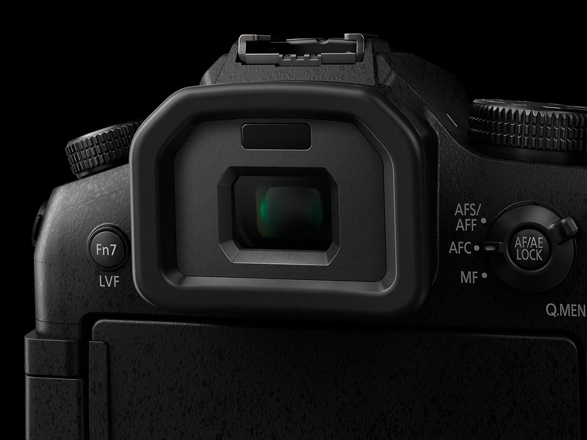 4K Point and Shoot Camera with 20X LEICA DC VARIO-ELMARIT Lens I195