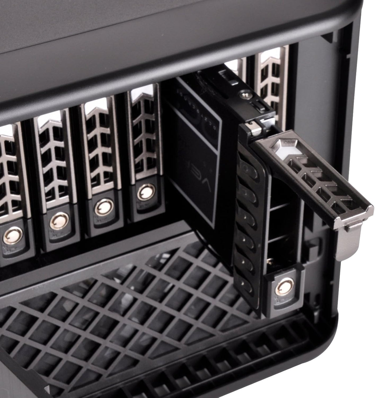 Black Mini-ITX NAS Case with Eight 2.5 Hot-Swappable Bays V980220